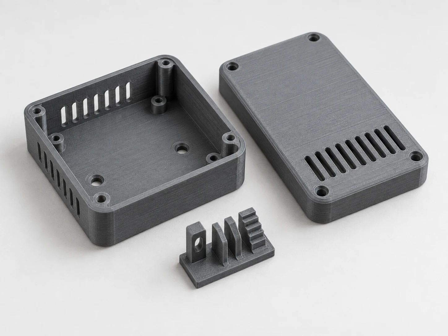 Illustration eines 3D-gedruckten Gehäuseprototyps mit getrenntem Deckel